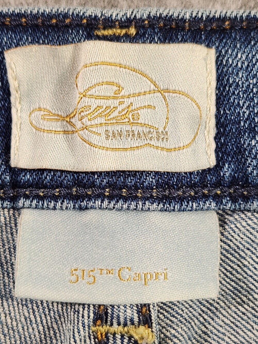 Levi's 515 Light Blue Cropped Capri Women's Jeans with Rolled Cuffs Size 10 - Picture 2 of 11